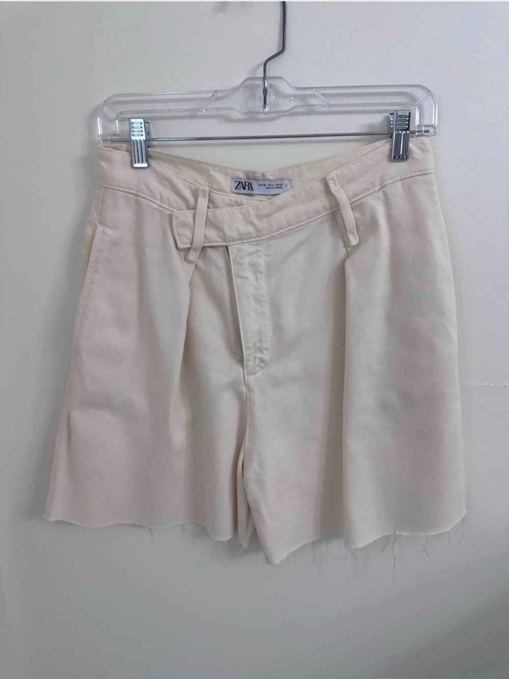 ZARA Cream Pleated High-Waist Bermuda Shorts